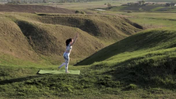 Woman practicing yoga in nature — Stock Video