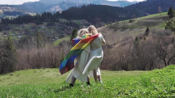 Невеста с флагом ЛГБТ — стоковое видео