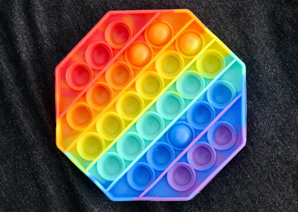 Gökkuşağı modası Kıpır kıpır bir oyuncak