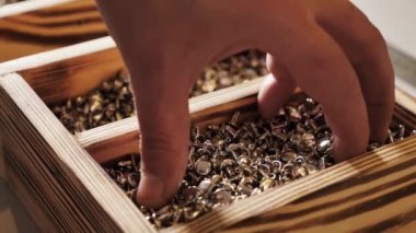 Deri eşyalar için demir parçalar