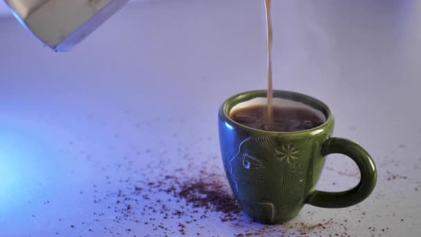 Mattina caffè fatto in casa con macchina del caffè geyser — Video Stock