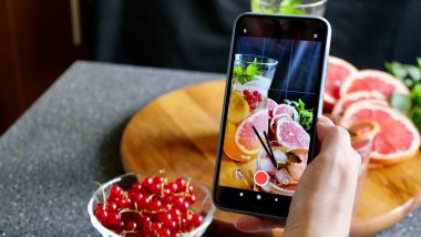 Telefonda limonata çekiyordum.