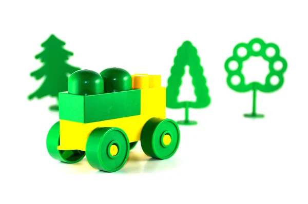 Blocs de jouets en plastique coloré voiture et arbres — Photo
