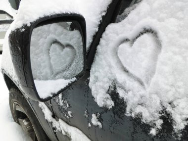 Karda sevgililer günü kartı