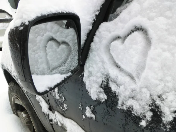 Karda sevgililer günü kartı