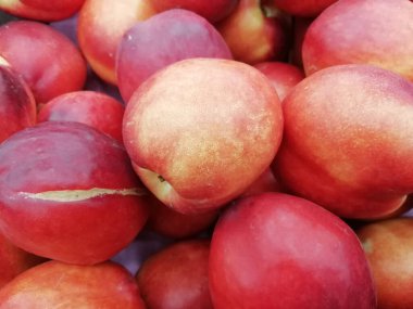 Bir sürü nektarin kapanıyor.