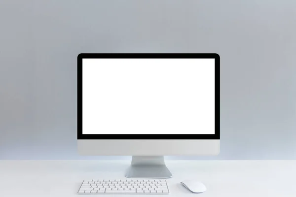 Computer Mit Leerem Weißen Kopierraum Für Text Desktop Computer Büromockup — Stockfoto