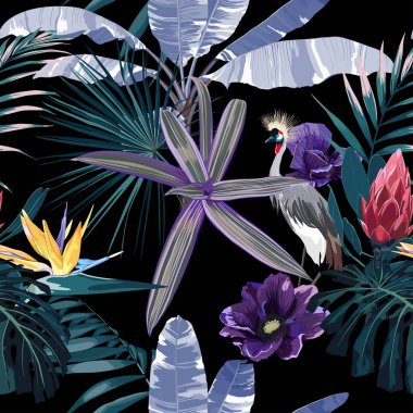 Tropik vahşi kuş desenleri, palmiye ağaçları, palmiye yaprakları ve siyah arka planda dikişsiz çiçekler. Egzotik orman duvar kağıdı. Japon turna kuşu deseni.