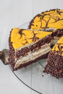 Muz pasta plaka üzerinde