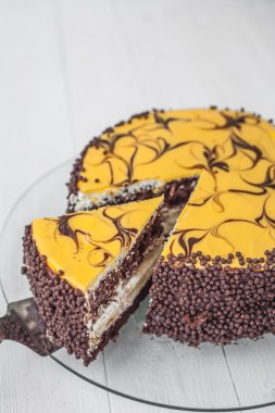 Muz pasta plaka üzerinde