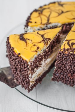 Muz pasta plaka üzerinde