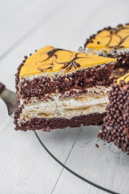 Muz pasta plaka üzerinde