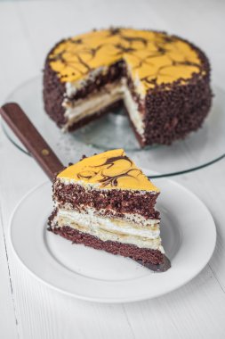 Muz pasta plaka üzerinde