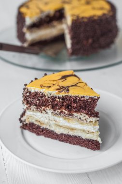 Muz pasta plaka üzerinde