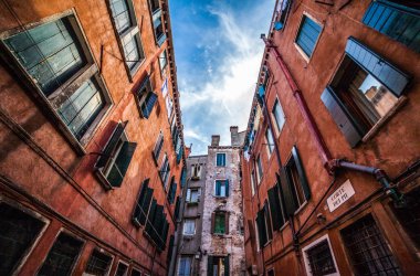 Kalemle renklendirme