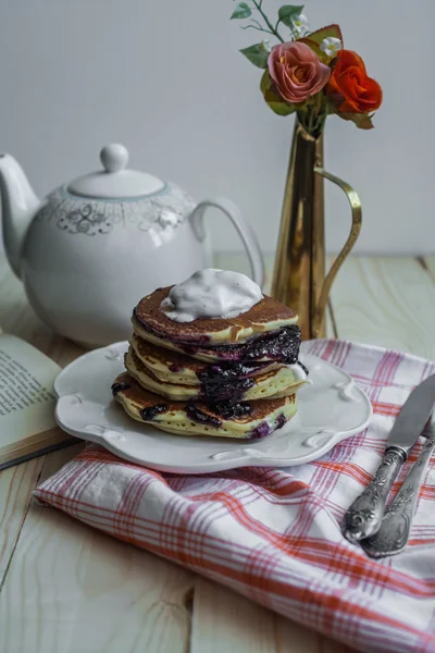 Pancake with icecream and blueberry jam — Stock Photo, Image