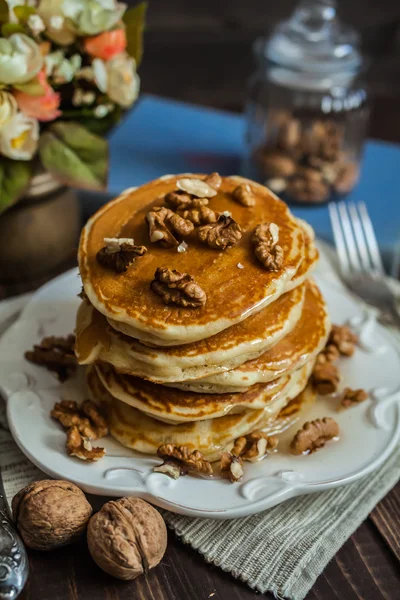 Pancake with honey and nuts — Stock Photo, Image