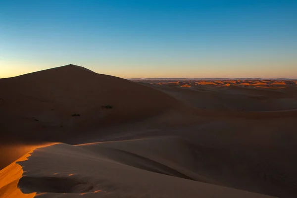 Enorme Woestijnduinen Van Erg Chigaga Aan Poorten Van Sahara Amanecer — Stockfoto