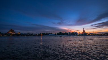 Günbatımı Chao Phraya River, Bangkok, Tayland