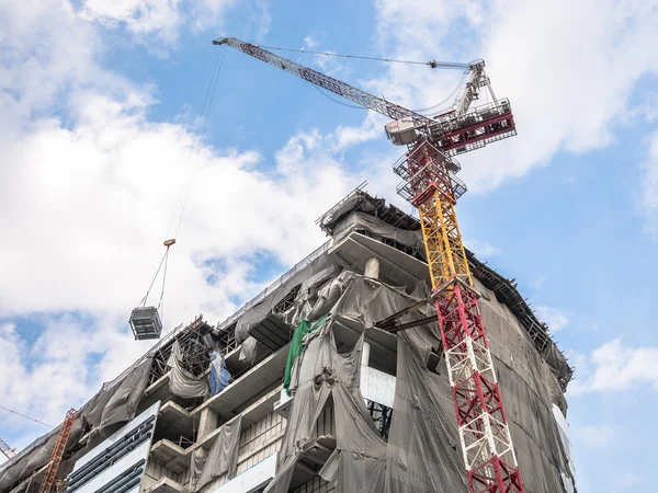 Cantiere sotto la luce del giorno cielo blu — Foto Stock