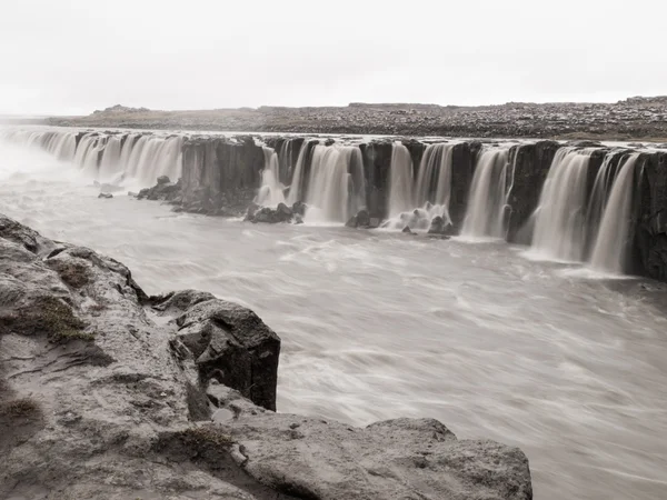 Cachoeira Selfoss em Jokulsa um rio Fjollum na Islândia — Fotografia de Stock