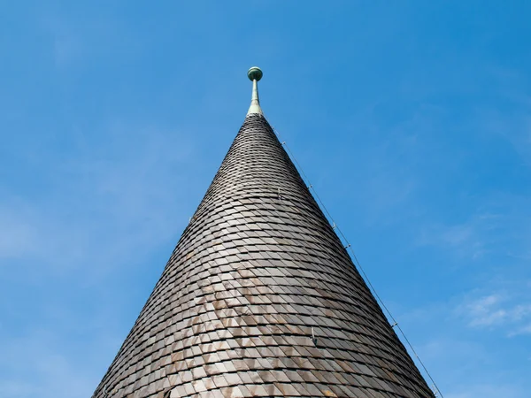 Architektonisches Detail des konischen Daches — Stockfoto