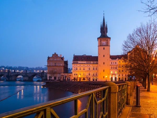 Sabah erken Prag eski şehir su kulesi — Stok fotoğraf