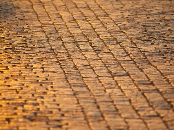 Geplaveide bestrating in historische centrum van de stad — Stockfoto