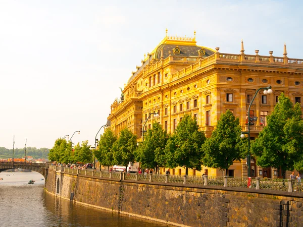 Prague National Theater op zonnige dag — Stockfoto