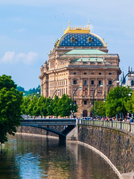 Prague National Theater op zonnige dag — Stockfoto