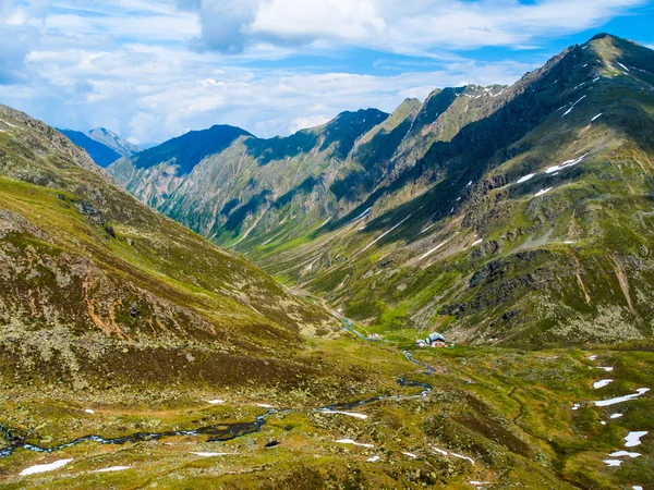 Zelené údolí v rakouských Alpách — Stock fotografie