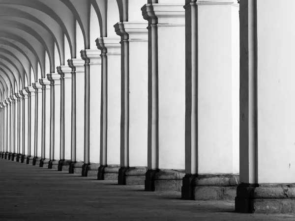 Rof de colonnes en colonnade — Photo