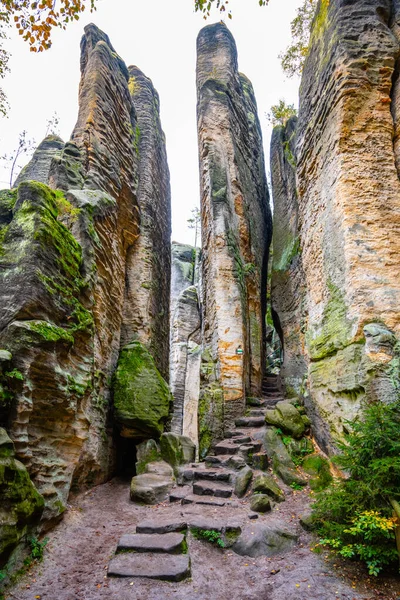 砂岩峡谷狭窄的楼梯 — 图库照片
