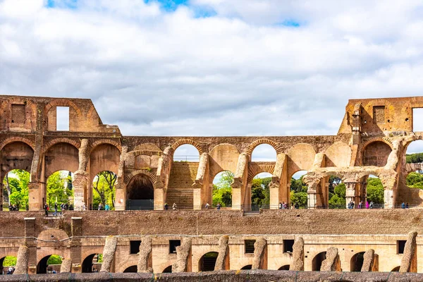 ROME, ITALY - MAYIS 06, 2019: Kolezyum, Kolezyum veya Flavian Amfitiyatrosu, kemerli iç koridorlar - mimari ayrıntı — Stok fotoğraf