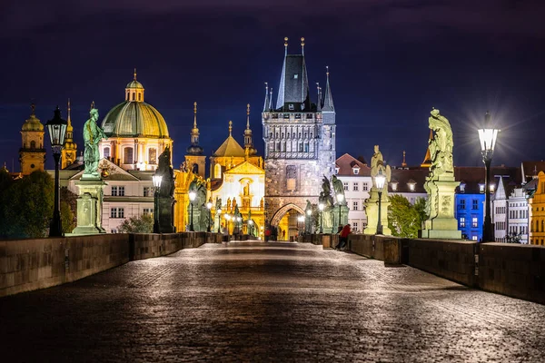 Nuit sur le pont Charles à Prague — Photo