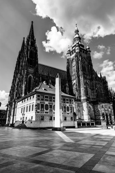 St. Vitus Katedrali 'ndeki Prag Şatosu Obelisk — Stok fotoğraf