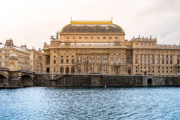 Teatro Nacional de Praga en invierno — Foto de Stock