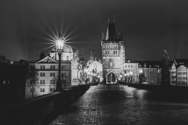 Prager Karlsbrücke bei Nacht — Stockfoto