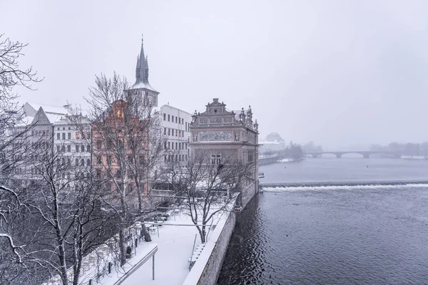 Maisons au Pont Charles en hiver — Photo