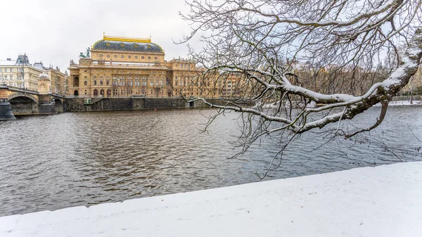 Théâtre national à Prague en hiver — Photo