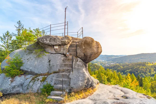 Ponto de observação rocha granito em Smrzovka — Fotografia de Stock