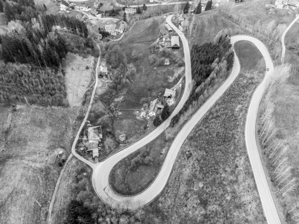 Asfalto strada serpentina dall'alto — Foto Stock