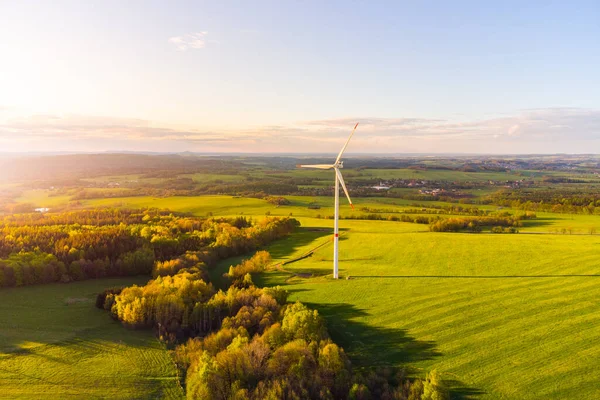 Wind turbine in green rural landscape from above — Stock Photo, Image