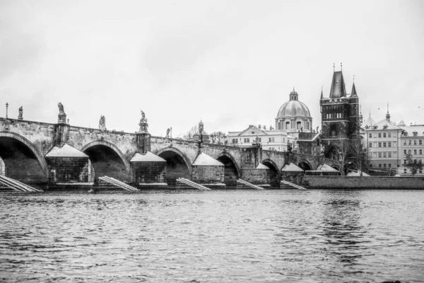 Pont Charles de Prague en hiver — Photo