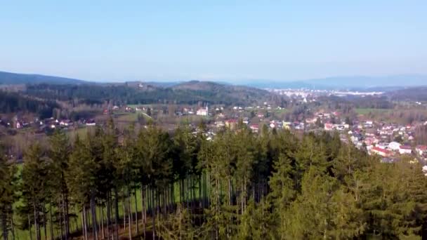 Paysage rural de montagne au printemps journée ensoleillée — Video