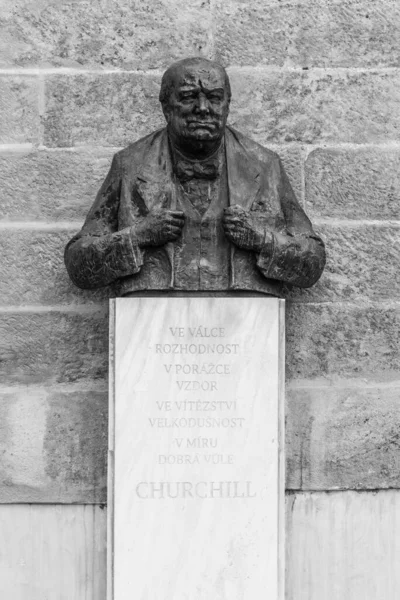 PRAGUE, CZECH REPUBLIC - APRIL 17, 2020: Winston Churchill Bust in Thunovska Street in Prague. Sir Winston Leonard Spencer Churchill was a British statesman and Prime Minister of the United Kingdom — Stock Photo, Image