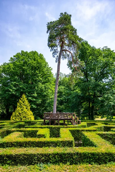 Labirinto di giardini nel Labirinto del Castello di Loucen — Foto Stock