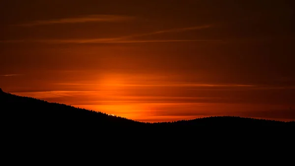 Colorful red sky after sunset — стоковое фото