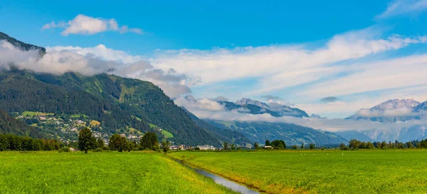 Široké horské údolí Rakouských Alp — Stock fotografie