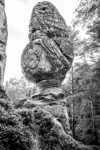 独特的砂岩蘑菇岩层 — 图库照片